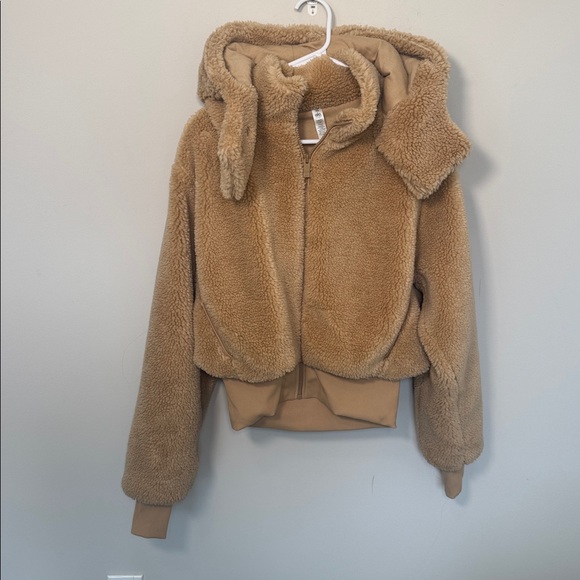 ALO Yoga Foxy Faux Sherpa Hooded Jacket in Camel - XS - Picture 2 of 4
